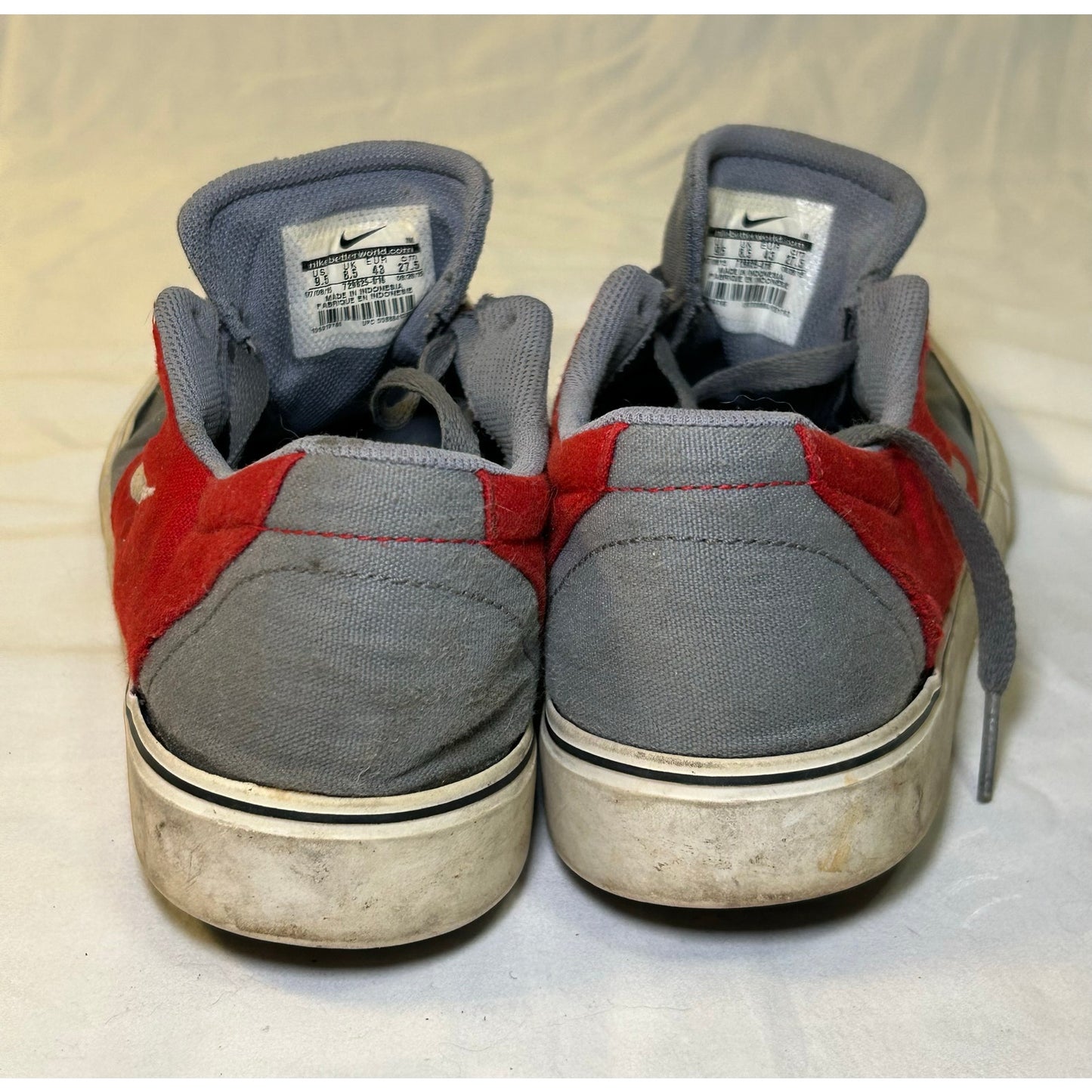 Vintage Nike Mens SB Clutch Gray and Red Running Shoes Lace Up Low Top US Size 9.5